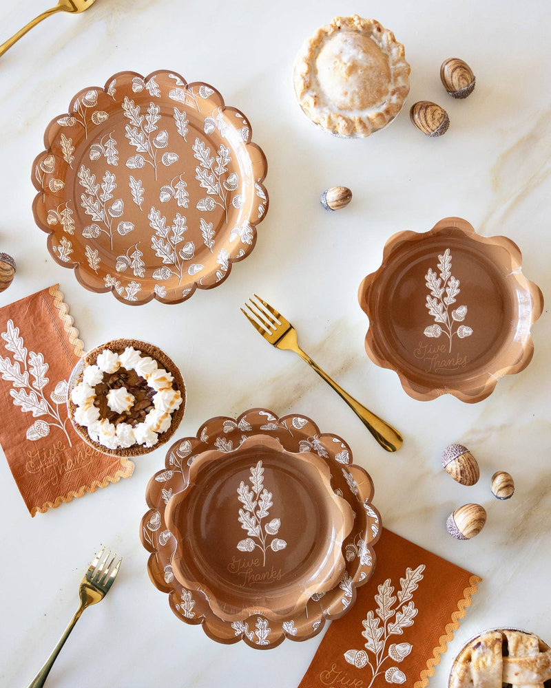 AGT1240 - Acorns Scalloped Circle Paper Plate